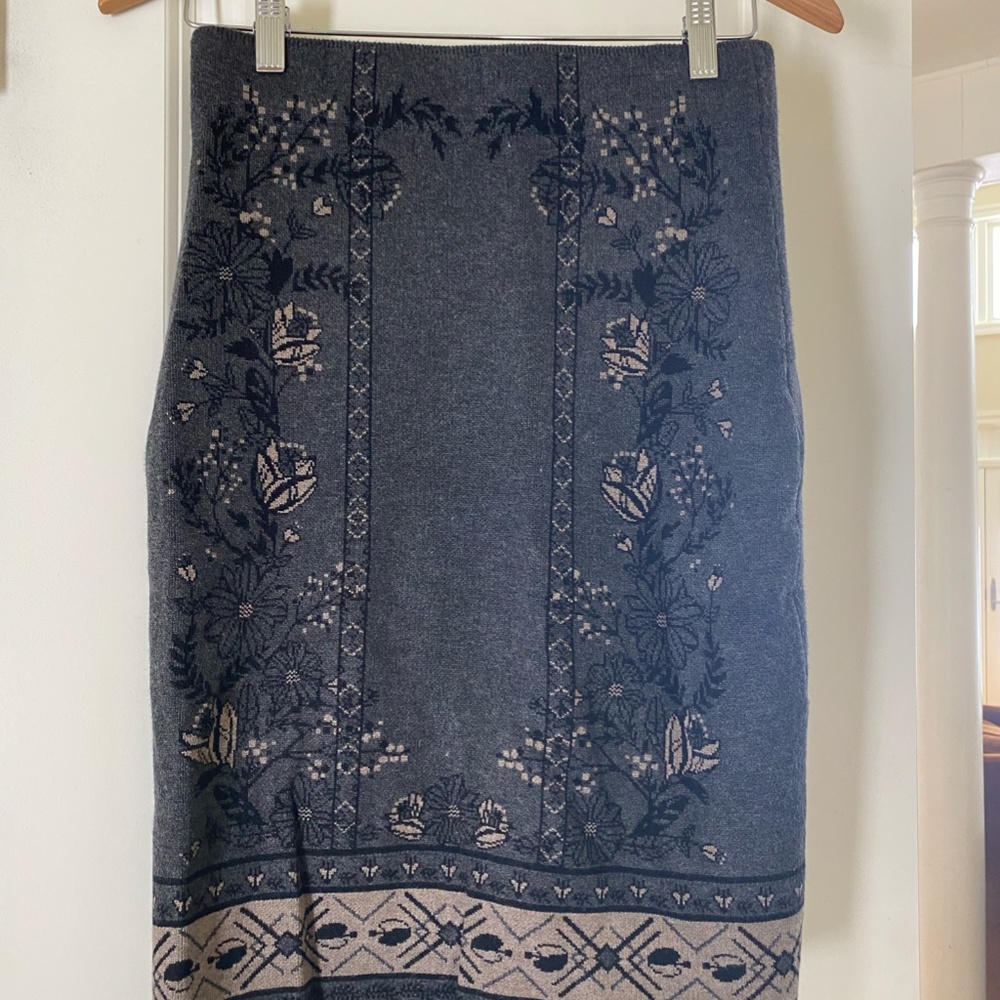 Max Studio patterned pencil skirt